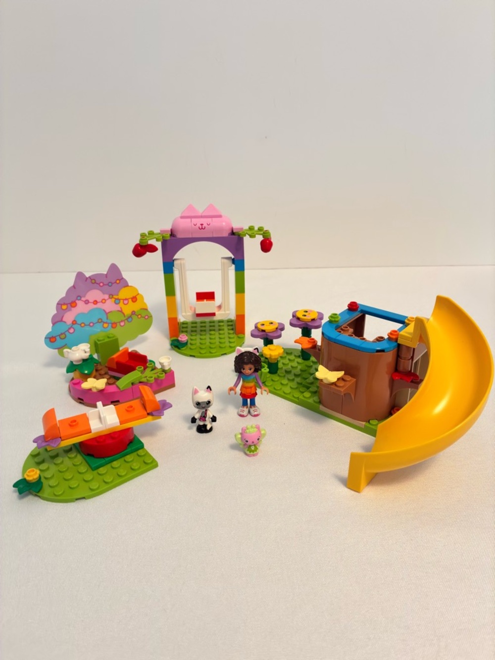 Lego Gabby's Dollhouse Kitty Fairy's Garden Party #10787 Retired - Picture 3 of 11
